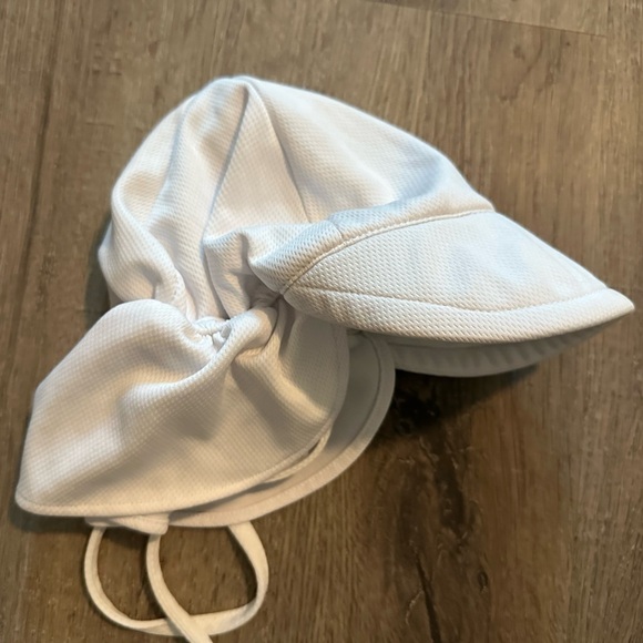 I PLAY Brand Baby Toddler Water Sun Cap 9-18 months, SPF 50+, white hat - Picture 2 of 4